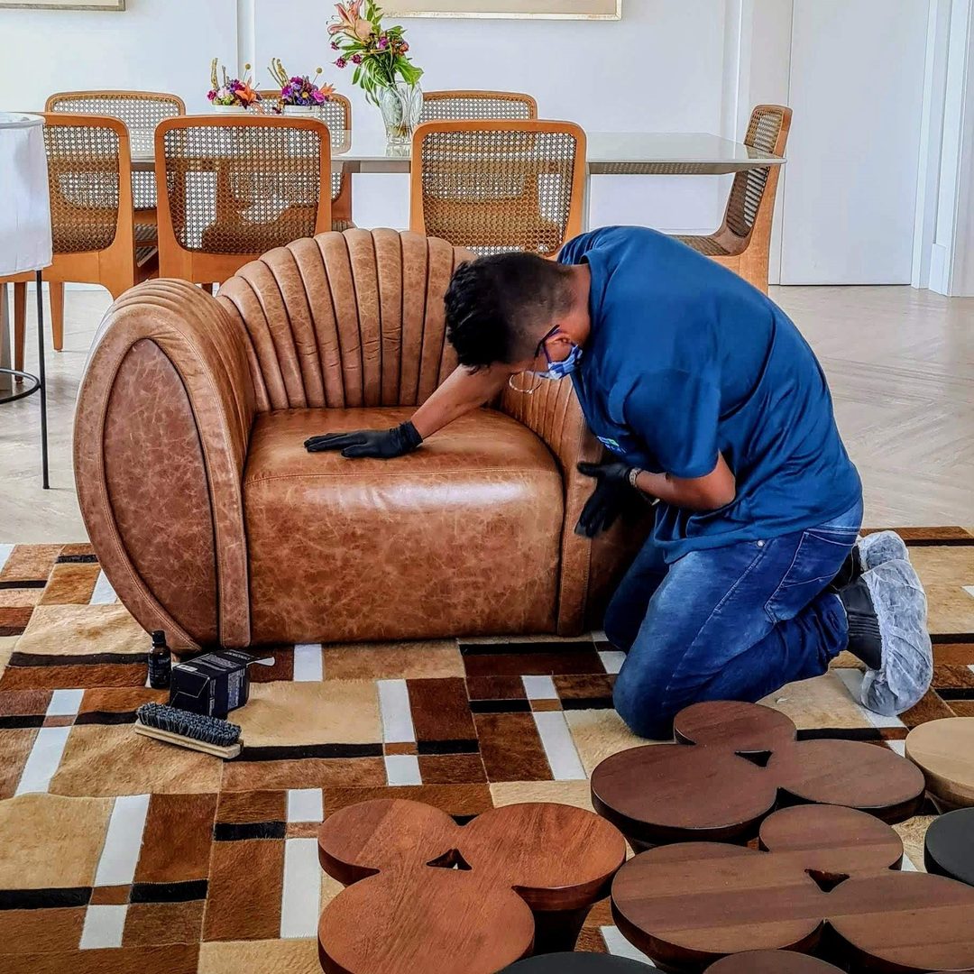 Higienização de poltrona de couro pela LeWash
